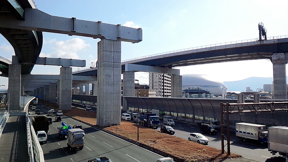 大阪中央環状線外回りから門真ジャンクション東側を見る。この先に門真南（仮）駅ができる予定