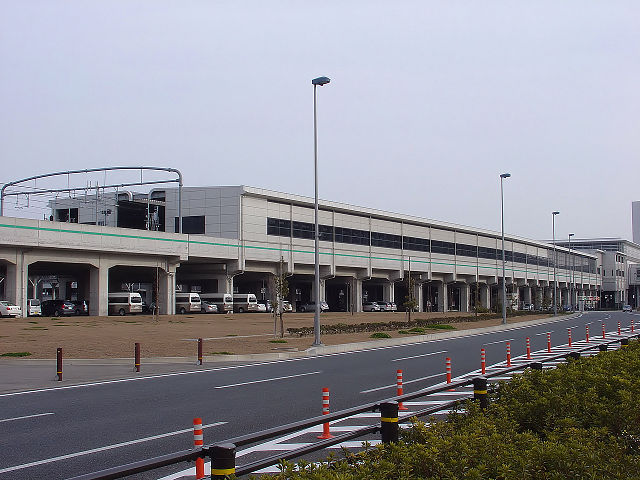 中部国際空港（セントレア）は、名古屋市街まで約40km、約40分の位置にあり、名鉄（名古屋鉄道株式会社）が、名古屋鉄道空港線として、中部国際空港駅に乗り入れています