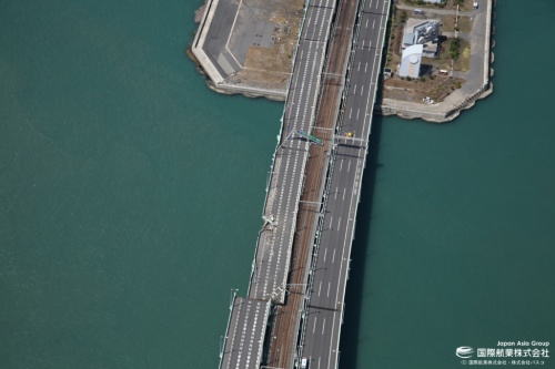関西国際空港連絡橋の損傷箇所の航空写真（写真：国際航業）