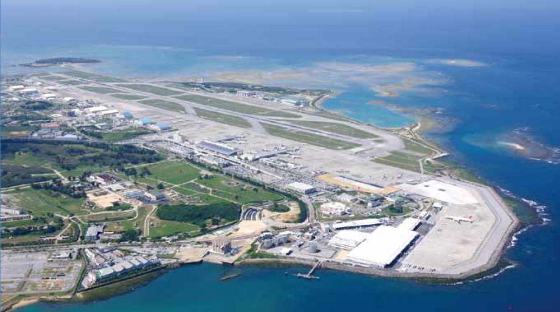 那覇空港 全景 日本の空の南玄関 那覇空港 2013