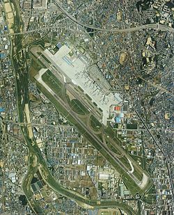 大阪国際空港付近の空中写真　（1985年撮影の6枚から合成）