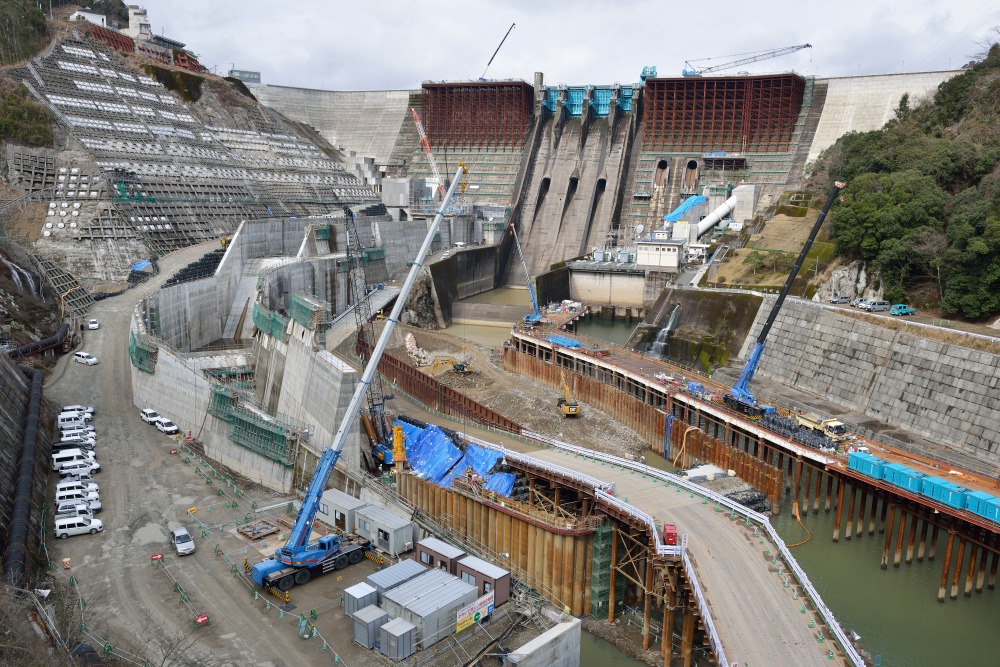 鶴田ダムの改造工事の現場　2016年2月撮影