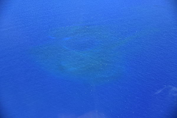 2022年6月17日 福徳岡ノ場付近の海底地形と変色水　（左側写真）