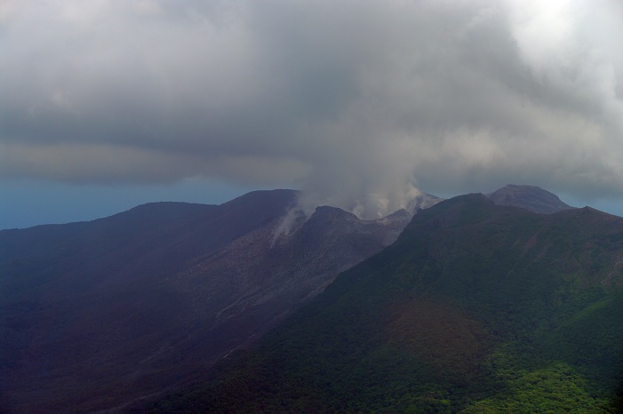 口永良部島 （ くちのえらぶじま ）新岳火口南西側　2014年8月6日　海上保安庁 撮影