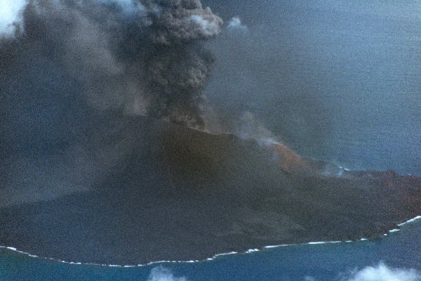2020年7月20日 西之島 新島 火砕丘周辺　（右側写真）