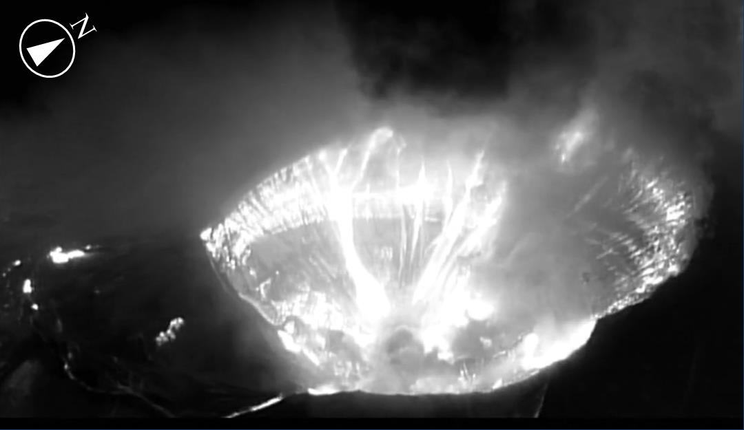 西之島　新島　火口　（2020年8月19日 14:13 撮影 赤外線画像）