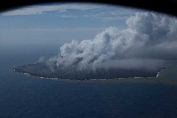 2022年3月29日 西之島 新島 東方から撮影　（右側写真）