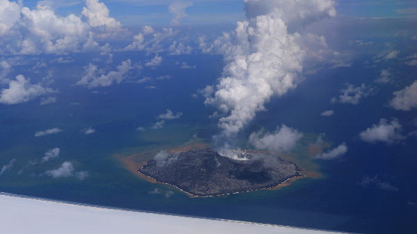 2022年8月23日 西之島 新島 西方から撮影　（左側写真）