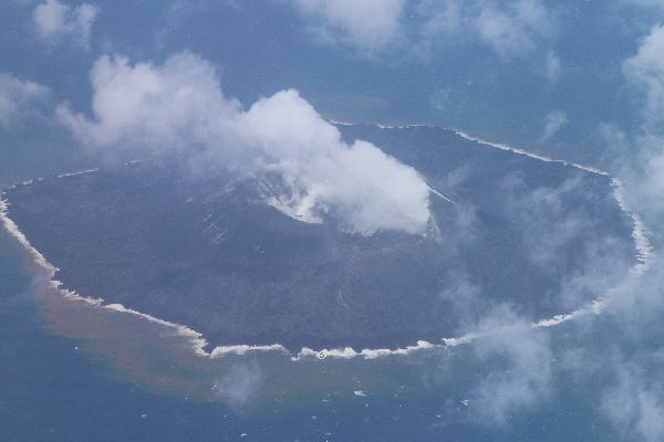 2022年9月16日 西之島 新島 南西方から撮影　（右側写真）