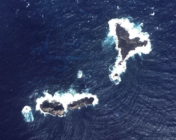 尖閣諸島（せんかくしょとう）　沖の北岩（おきのきたいわ）
