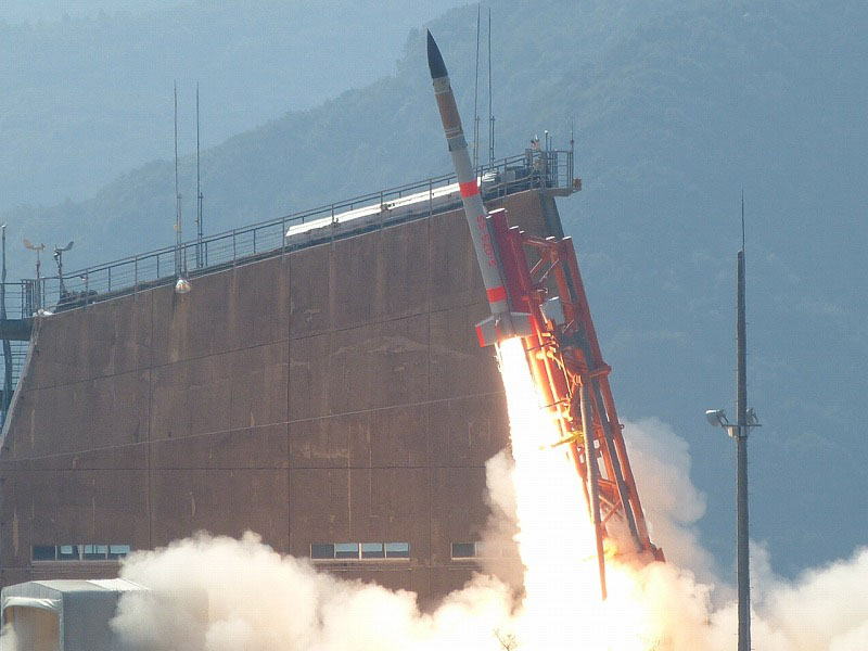 打ち上げに成功したSS-520ロケット5号機