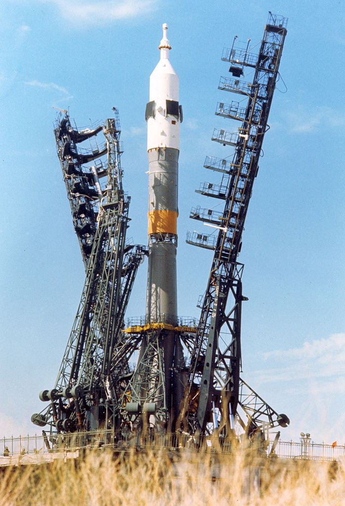 発射台のソユーズU、ソユーズ19 (ASTP)の打ち上げ前、1975年7月15日