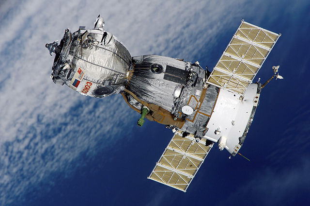 国際宇宙ステーションへ向かうソユーズTMA-7宇宙船
