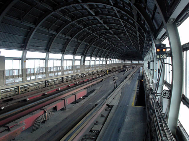 札幌市営地下鉄　シェルター内部（自衛隊前駅・2005年4月）